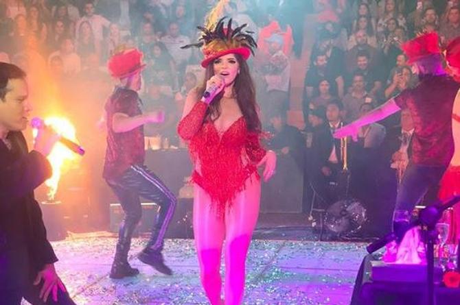 Ana Bárbara responde a quienes la critican por cantar temas de Juan Gabriel