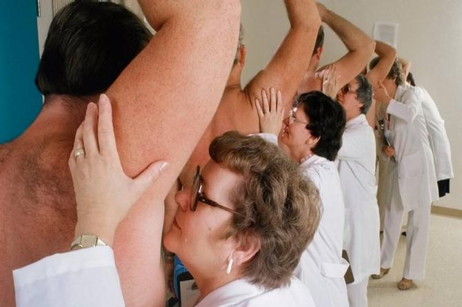 ¡Confirmado por la ciencia! Comienzas a oler a viejo a partir de los 30 años