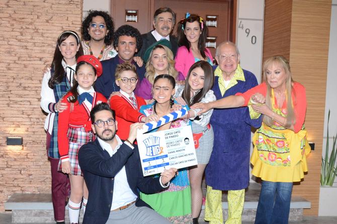 Jorge Ortiz de Pinedo y todo el elenco de 'Una familia de diez' confirman nueva temporada