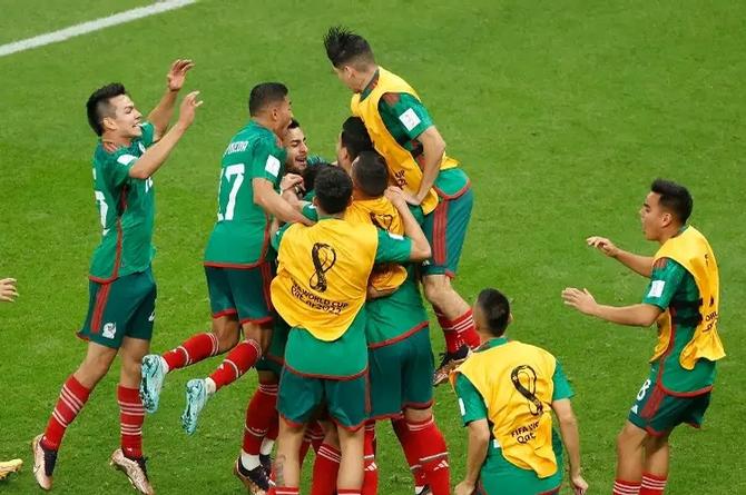 México gana a Arabia, pero queda fuera del Mundial Qatar 2022