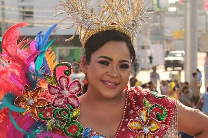 Actual princesa del Carnaval de Veracruz va por la corona de reina (+video)