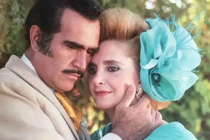 Doña Cuquita revela lo que 'plática' actualmente con Vicente Fernández