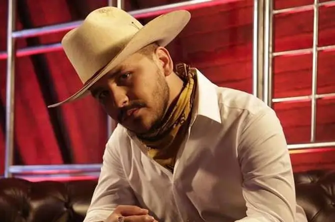 Exnovia de Christian Nodal le da tremendo regalo a Belinda