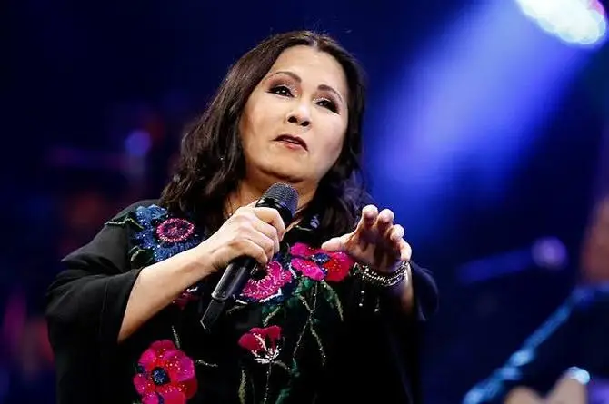 Tras abucheo a Ana Gabriel ¡Anuncia su retiro! 