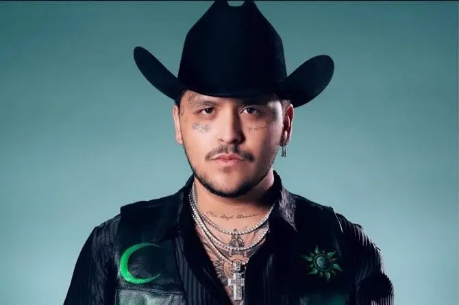 Christian Nodal estrena 'Cazzualidades'; fans estallan por la modelo (+video)