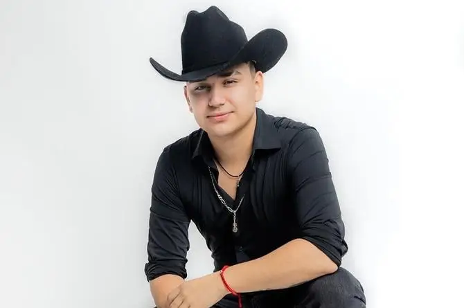 Uriel Barrera estrena al ritmo de banda 'La número 20' (+video)