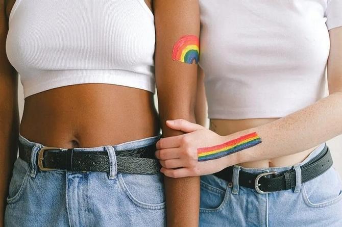 Atacan a pareja de lesbianas; las hospitalizan con fracturas y heridas