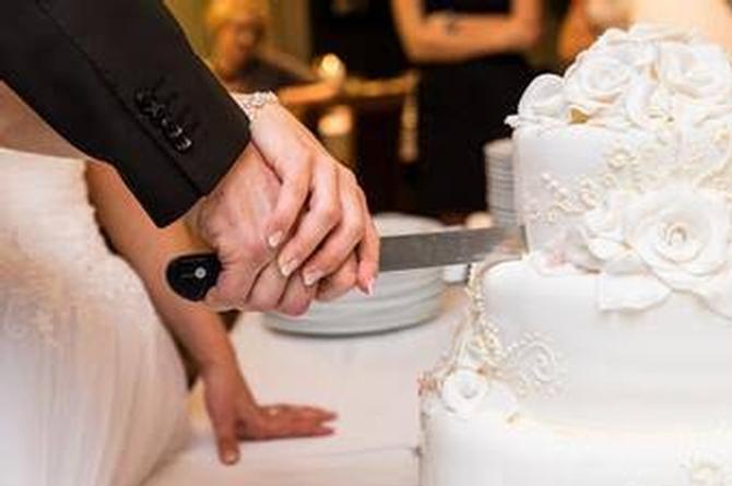 Imagen ¡Y todo por el pastel! Se divorcia en 24 horas de su boda