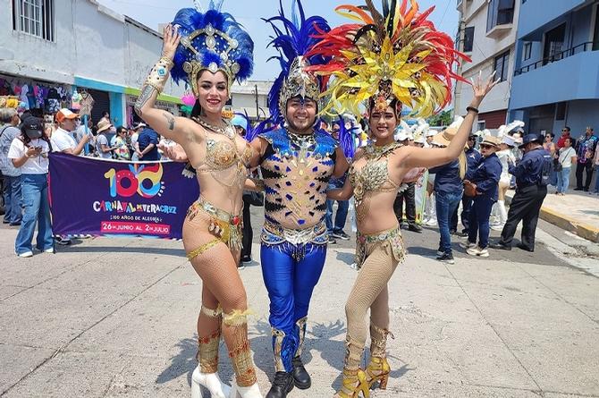 Música y algarabía en la segunda rumbata de Semana Santa del Carnaval 2024 (+fotos)