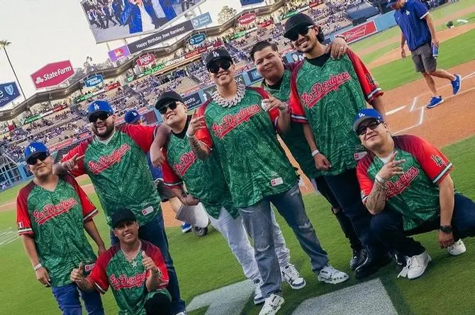 Grupo Firme, invitado de Los Dodgers para celebrar la Herencia Mexicana (+fotos/videos)