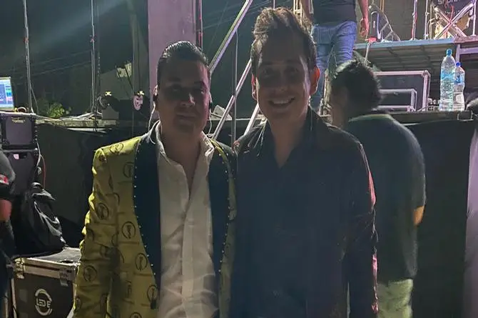 Eso es todo,Mcfly comparte escenario con Banda Tierra Sagrada