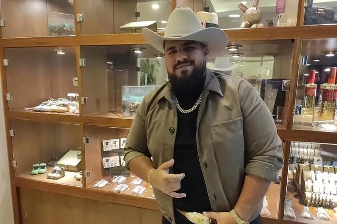 ¡Igualitos! Llega a Veracruz el doble de Carín León 