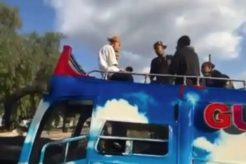 Sufre accidente turibús donde  viajaba Santa Fe Klan (+Video)