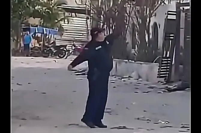 ¡En México! Policía usa resortera para detener a dos presuntos rateros (+video)