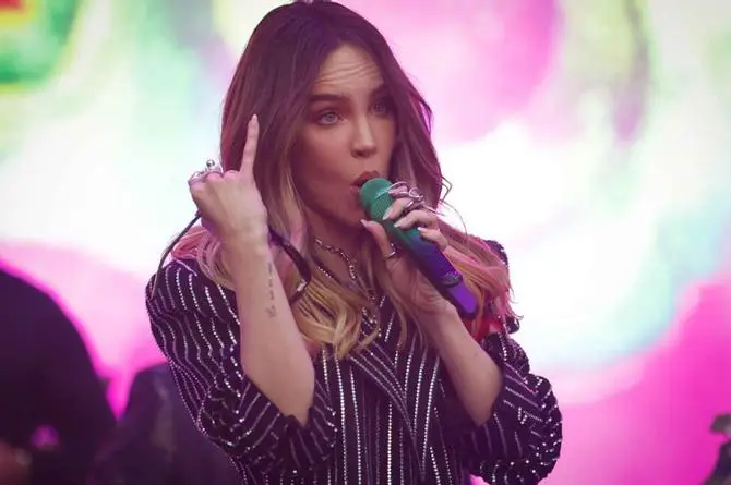 Belinda rinde homenaje a la veracruzana Paquita la del Barrio 