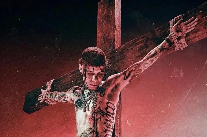 Se acaban a Santa Fe Klan por simular la crucifixión de Cristo (+fotos)