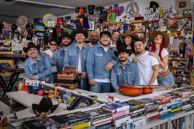 Grupo Frontera debuta en la renombrada serie de conciertos Tiny Desk de NPR