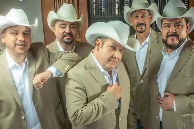 Lleno total de ‘Grupo Pesado’ en su concierto celebrando a las mamás en MTY 
