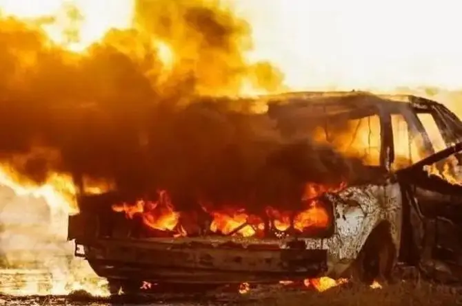 ¡Pánico en el Puente Morelos de Veracruz! Se incendia un auto 