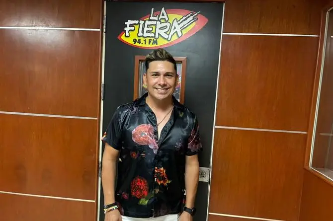 Mike Balmory visita LA FIERA y nos presenta su electro-cumbia 'Me gustas'