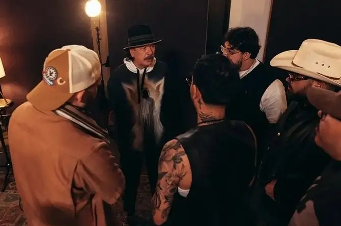 Carlos Santana lanza su primer tema norteño con Grupo Frontera (+video)