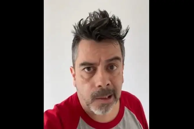 Carlitos Espejel 'Chiki-Drácula' reaparece con parálisis facial (+video)