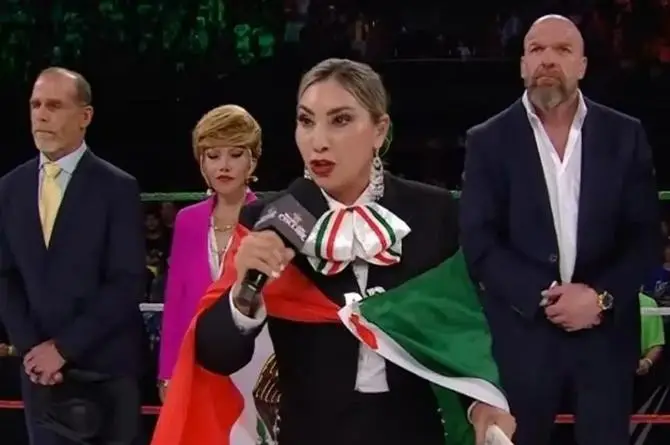 Blue Demon Jr. impactado por equivocación de cantante al entonar el Himno Nacional Mexicano (+video)