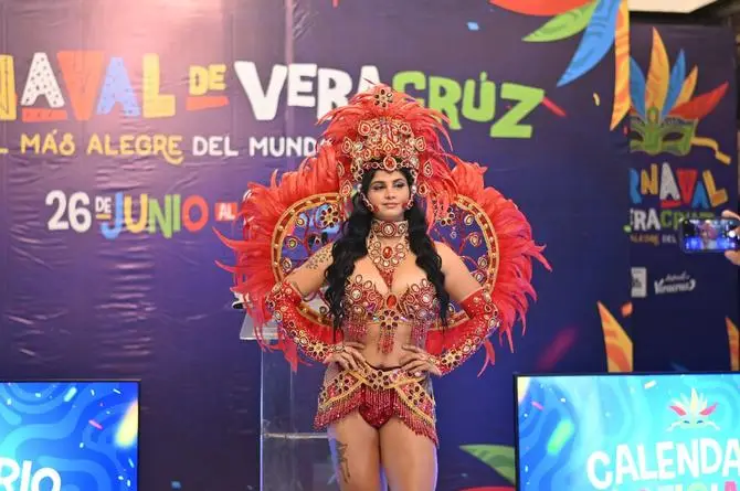 Presentan programa, canción y vestuarios de comparsas y bastoneras del Carnaval de Veracruz 2025