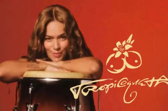 ¡Karol G inaugura una nueva etapa cantando Tropical!