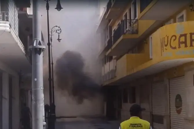 ¡Todos a correr! Se incendia edificio en el centro de Veracruz