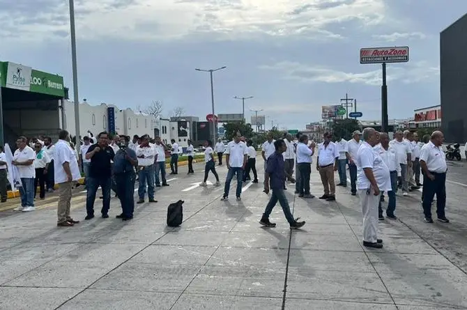 Taxistas desquician avenidas de Veracruz y Boca del Río ¿Cuál es el PDO?