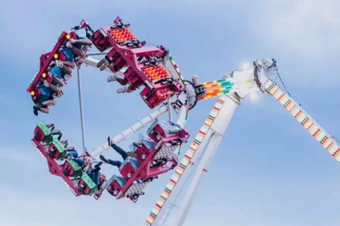 Colapsa juego mecánico en parque de atracciones; hay 23 heridos