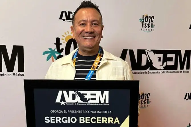 La Asociación de Empresarios del Entretenimiento otorga reconocimiento a Sergio Becerra 