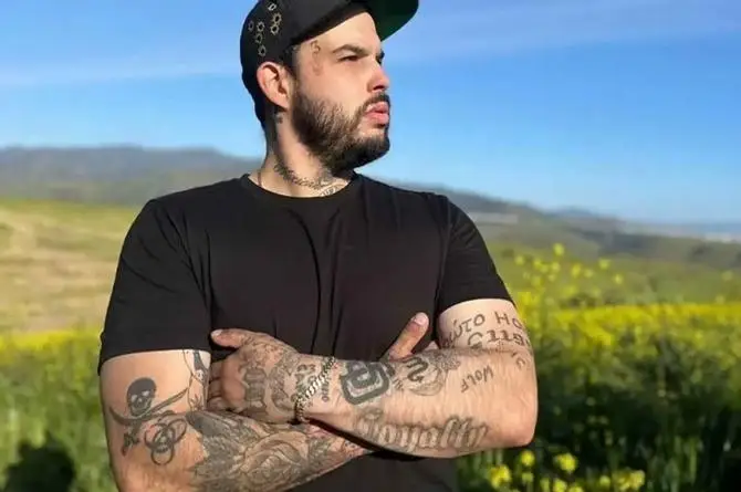 ¡Pleitazo en redes! Emiliano Aguilar llama 'muerto de hambre' a Christian Nodal (+foto/video)