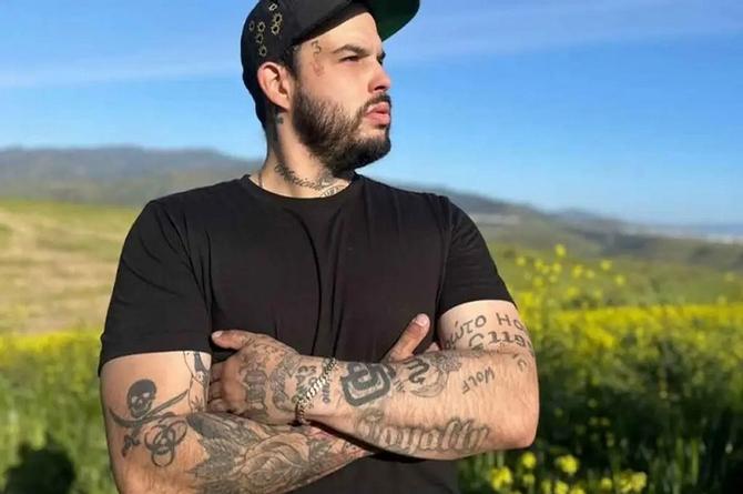 ¡Pleitazo en redes! Emiliano Aguilar llama 'muerto de hambre' a Christian Nodal (+foto/video)