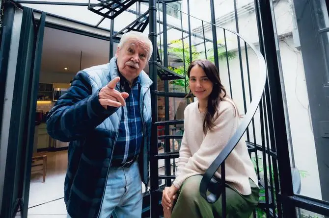 Majo Aguilar refresca 'Veracruz', al lado de su abuelo José Carillo ¡Nuestro himno!