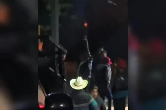Alcalde de Aquila, Veracruz da el Grito ¡con disparos al aire! (+video)