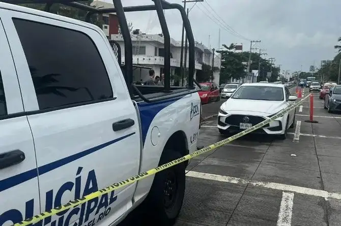 Lo sorprendió la Muerte dentro de su coche en el bulevar de Boca del Río