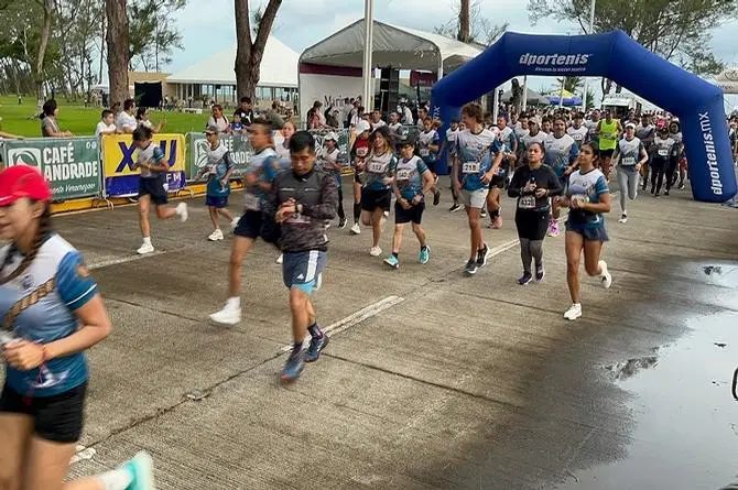 ¡Exitazo! Más de mil corredores en el Medio Maratón de la Heroica Escuela Naval Militar