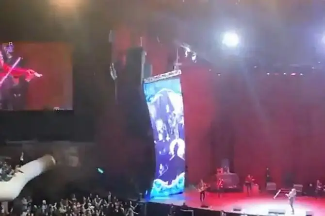 Concierto de Alex Lora y el Tri casi termina en tragedia (+video)