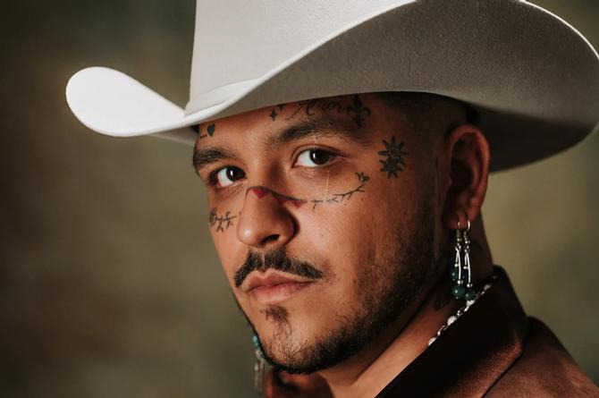 Christian Nodal comparece ante la FGR por denuncia de Universal Music