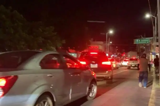 Bloquean en ambos sentidos puente de Boca Del Río