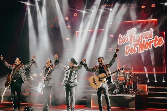 Los Tigres del Norte hacen fuerte llamado a Trump en los Latin Grammy