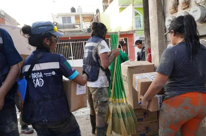 Junior H impulsa brigadas “Sad Boys” para ayudar a familias damnificadas en Poza Rica