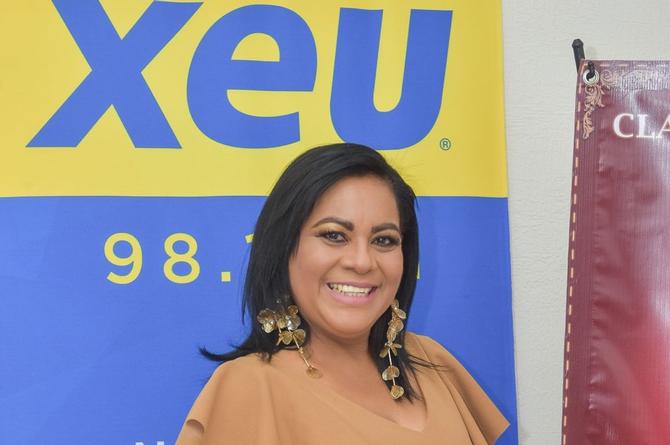 Claudia Menéndez se suma al 95 aniversario de XEU y anuncia concierto de despecho (+fotos)