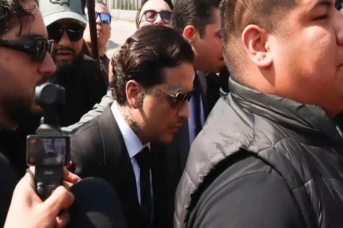 Christian Nodal libra proceso penal tras acusación de Universal Music