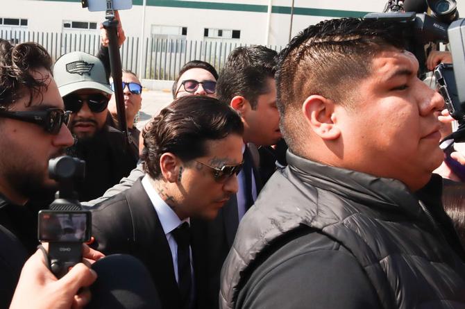 Christian Nodal y sus papás libran la vinculación a proceso