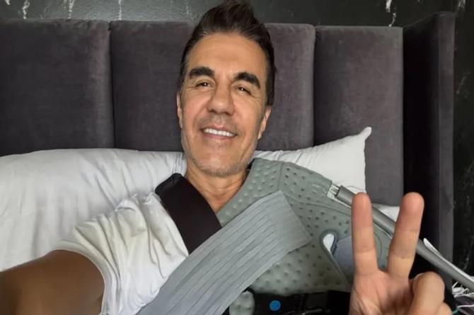 Adrián Uribe operado de emergencia