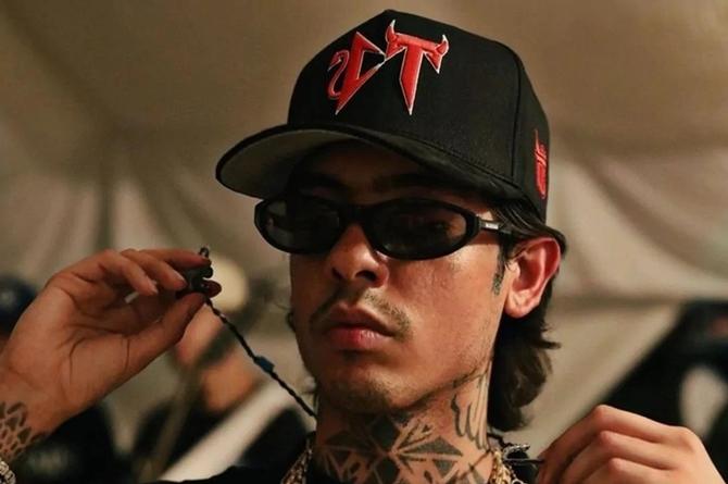 Natanael Cano podría enfrentar fuertes sanciones por cantar corrido con apología al delito