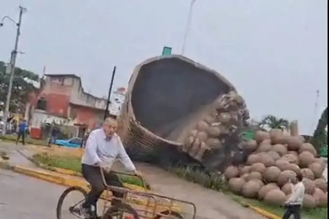 Se desploma monumental estatua en Álamo Temapache, Veracruz (+foto)